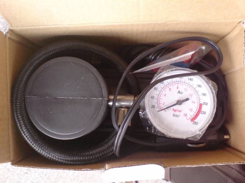 Комплесор помпа за гуми