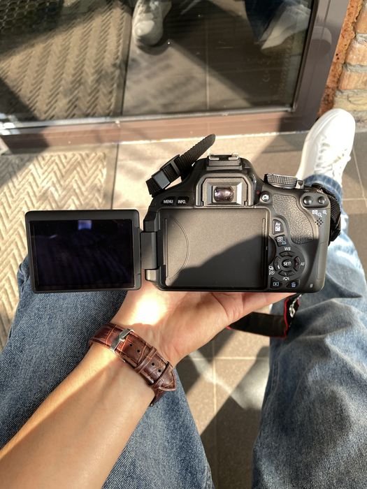 Фотокамера canon eos 600 D