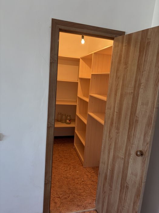 Продается двух ком. квартира мкр конырад