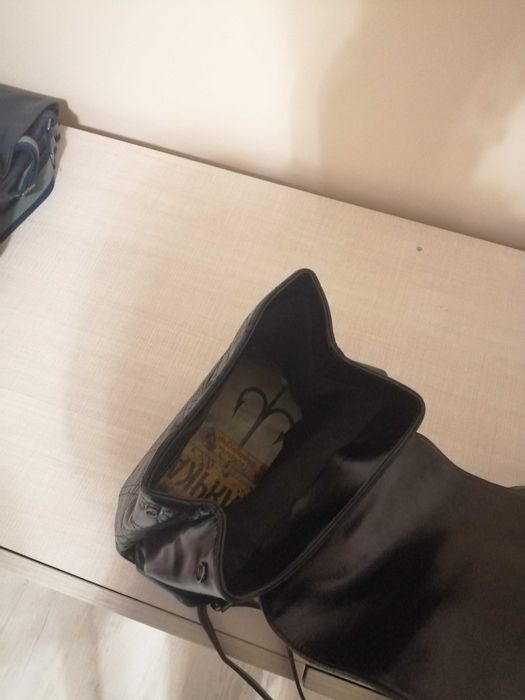 Дамска кожена раница