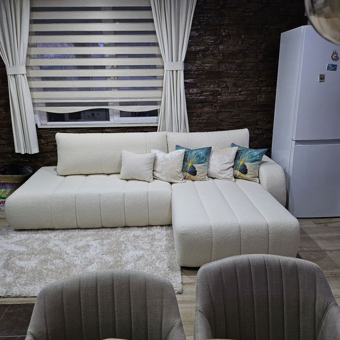 Ътлов Диван Букле в цвят Екрю