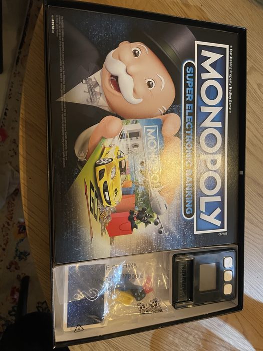 Игра MONOPOLY чисто нова!