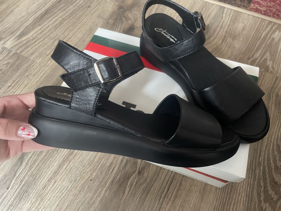 Дамски сандали от естествена кожа