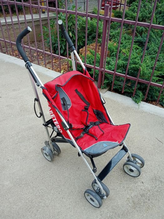 Vând cărucior tip umbrela Caretero