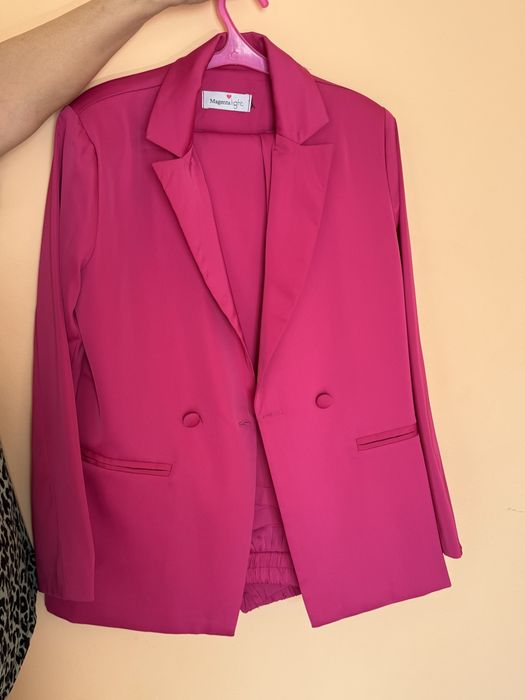 Продам двойку (пиджак, брюки) цвет фуксии размер М