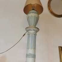 Veioza cu pedestal din samota decor