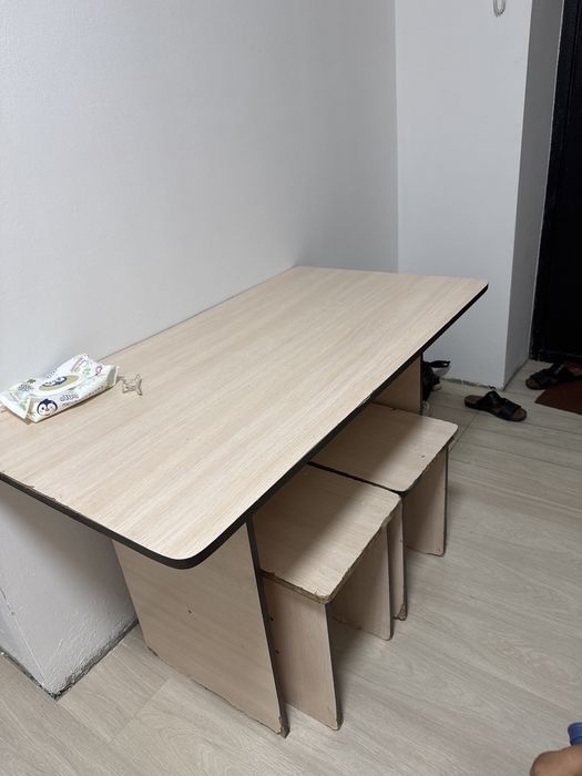 Продам стол и 3 стульчика
