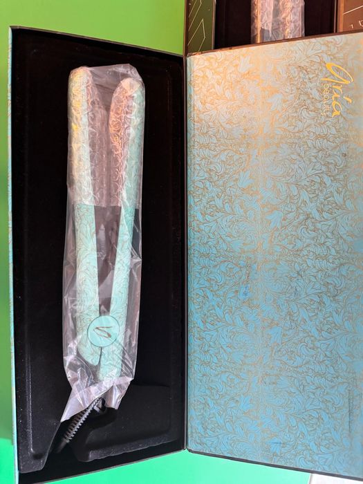 Placa de indreptat parul fatete 100 ceramice Neagra Aria Beauty