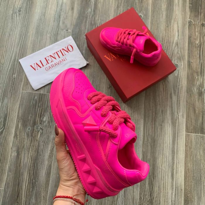 Valentino кецове в розово 37 номер