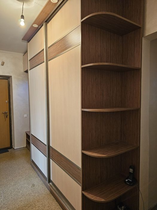 Продается прихожий шкаф