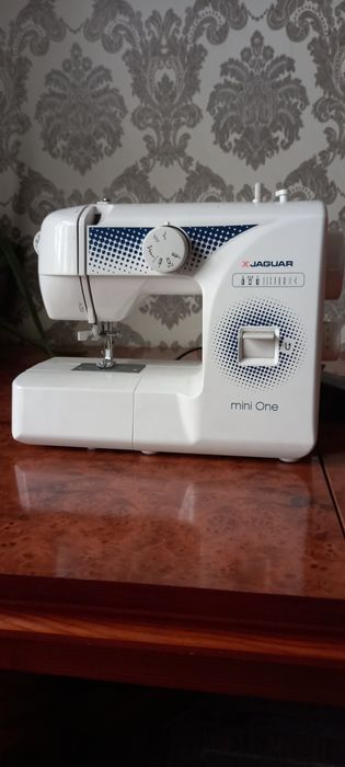 Швеиная машинка компактная