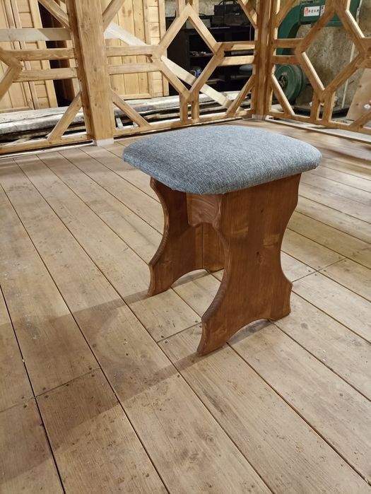 Табуретки из сосны