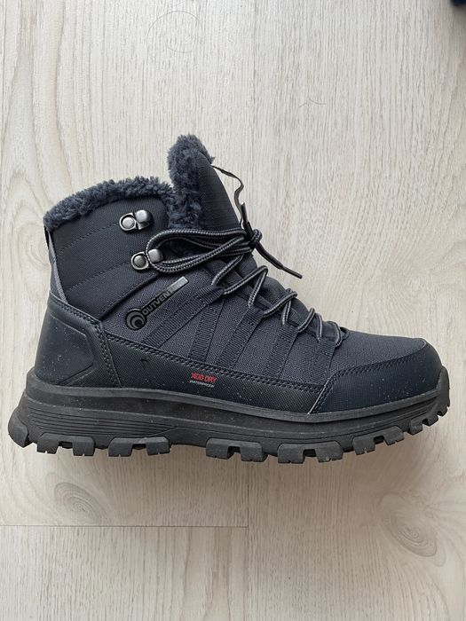 Продаю зимние ботинки