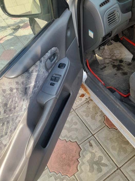 Продам мазду 323.после дтп
