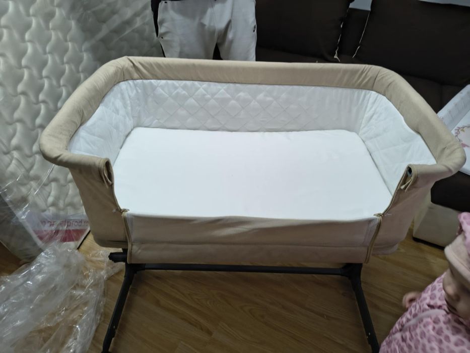 Pătuț co-sleeper