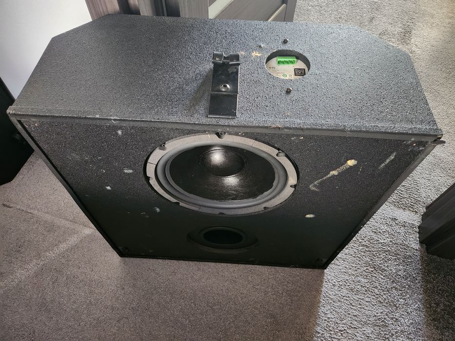 Boxa original cu conectare prin cablu  pentru cei care stiu ce sant