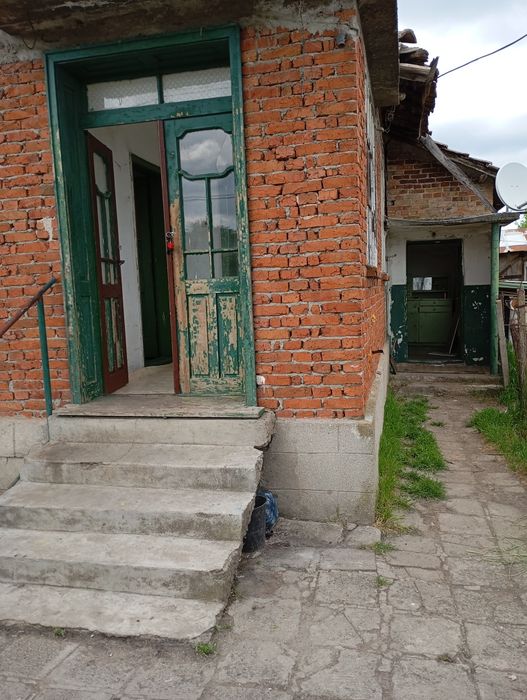 Продавам къща в село Ливада
