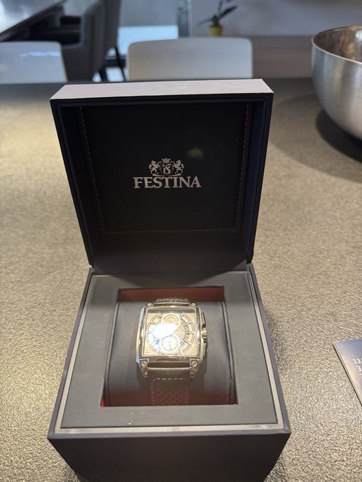 Часовник FESTINA