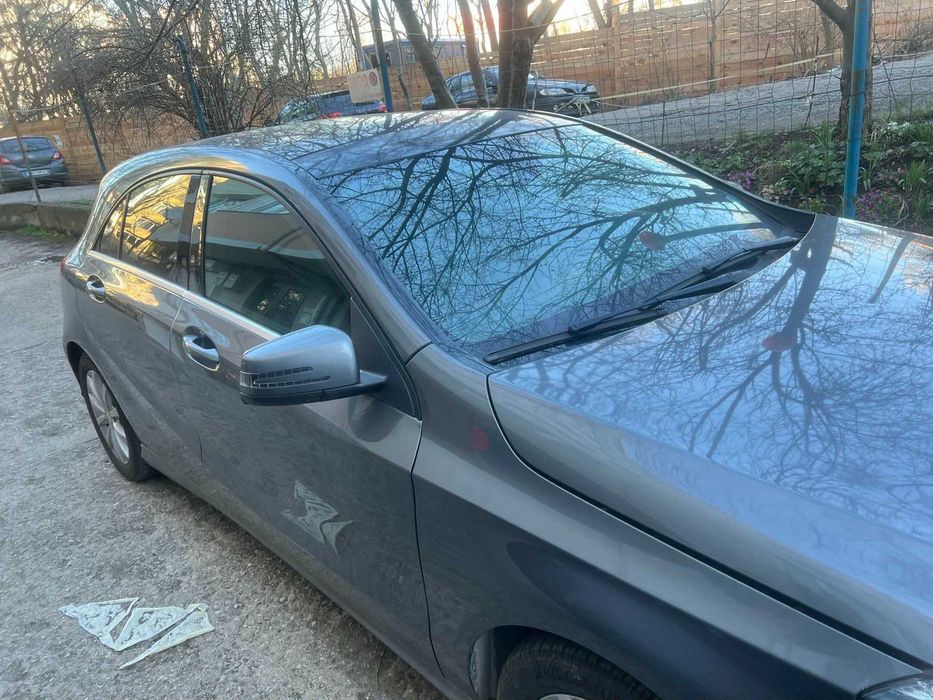 Mercedes Benz кола