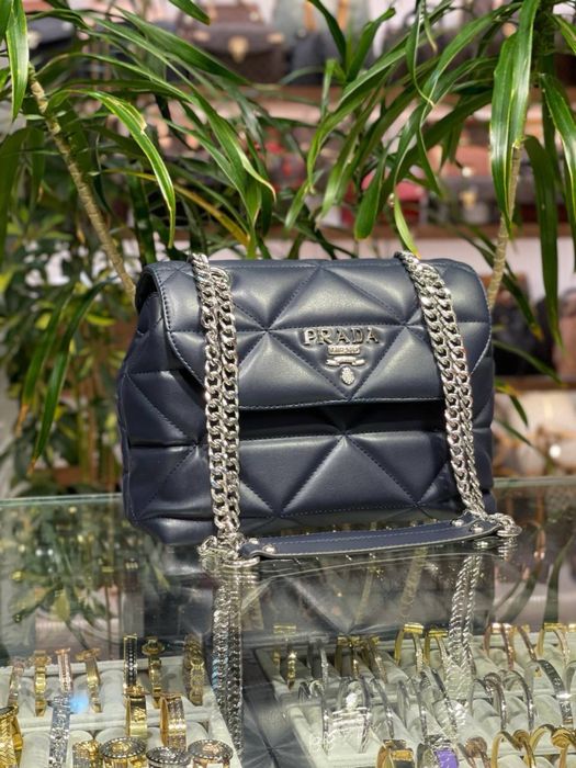 Geanta Prada noua !!! Dimensiuni 24/19 !!!