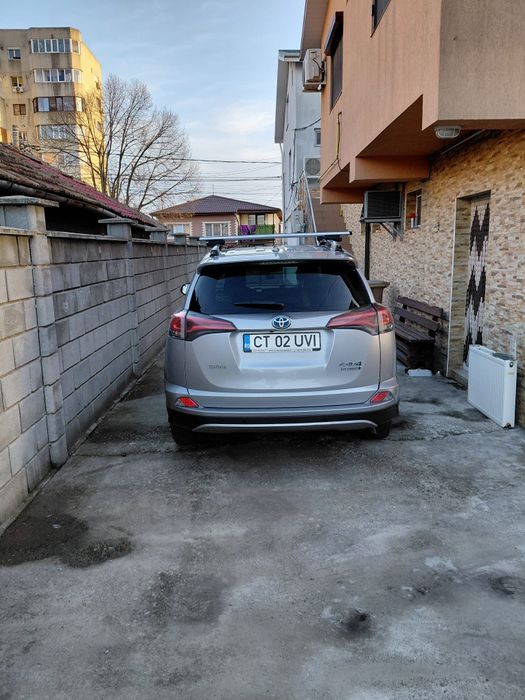 Vând Toyota Rav4 Hybrid