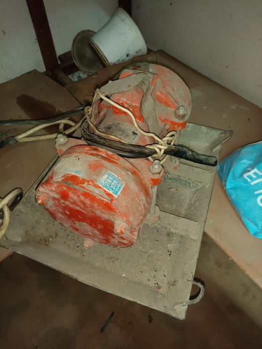 Вибратор строительный