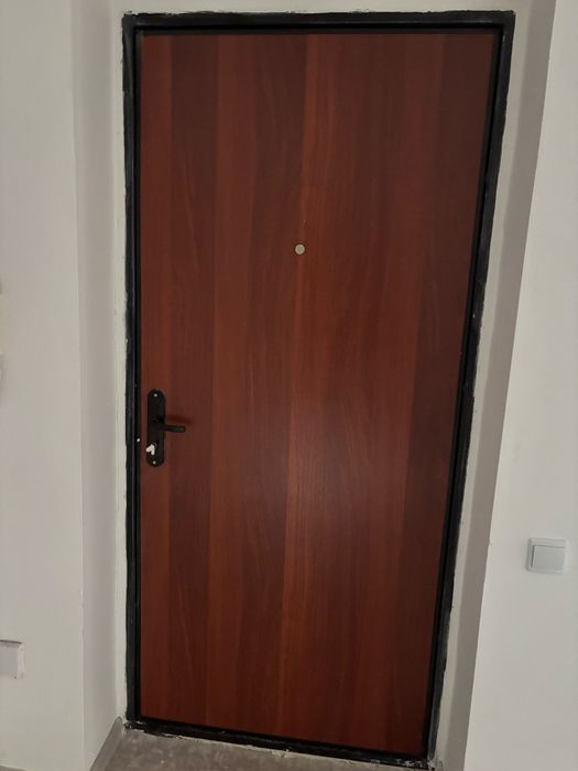 Продам двери в хорошем состояний