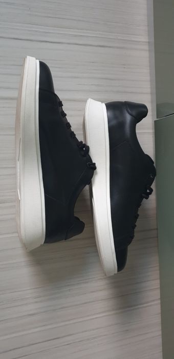 Hugo Boss 45/29см ОРИГИНАЛ! Мъжки спортно - елегантни  ест. кожа!