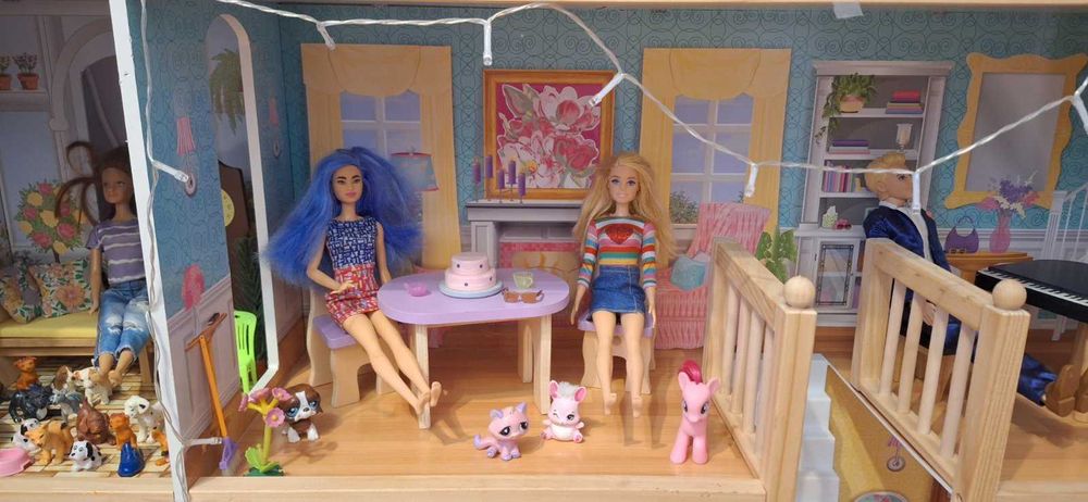 Детска дървена къща за кукли