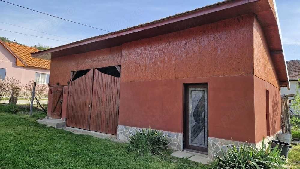Casa cu teren de 2400 mp