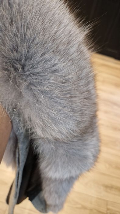 Вълнено палто с богата яка от лисица