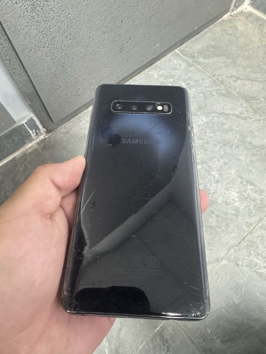 Продам срочноо самсунг галакси с10+