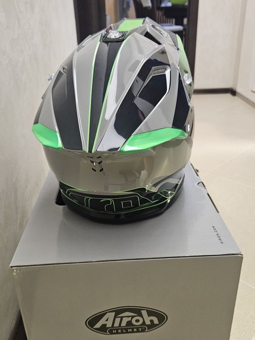 Мото каска Airoh размер М