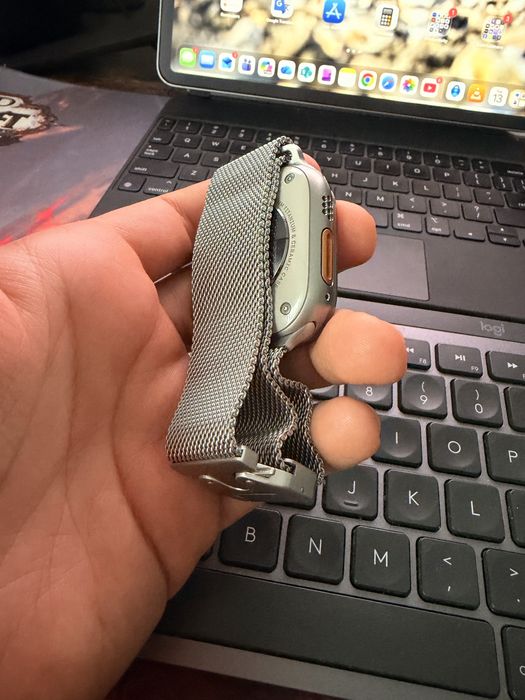 Apple watch Ultra 85% много добро състояние с 6 каишки. Пълен комплект