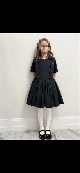 Черное платье, на 10-11 лет. Одевали один раз в отличном состояние.