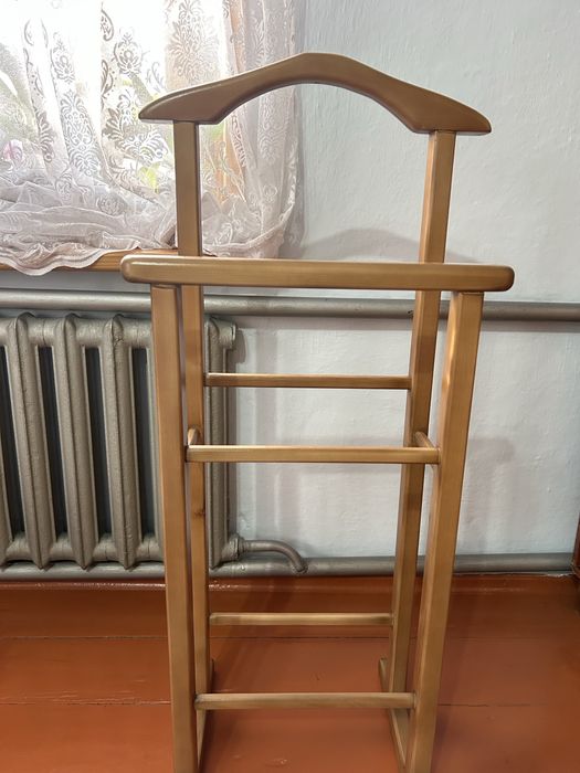 Напольная вешалка под одежду ( плечики)