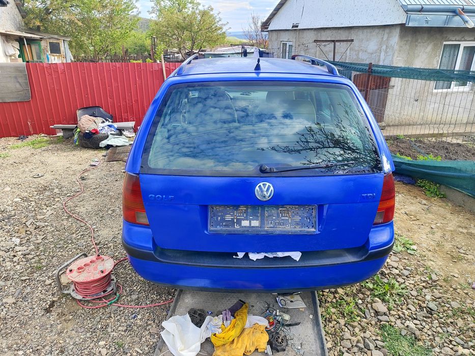 Vând Volkswagen Golf 4 Break 1.9 TDI