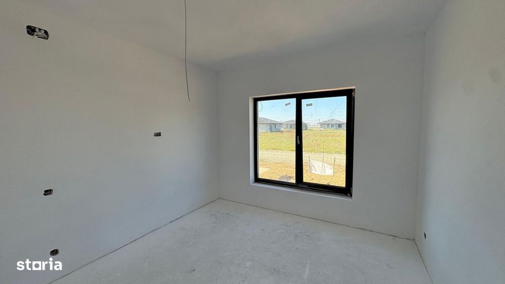 Casa noua cu PANOURI FOTOVOLTAICE, teren 553 mp, (utilitati complete)