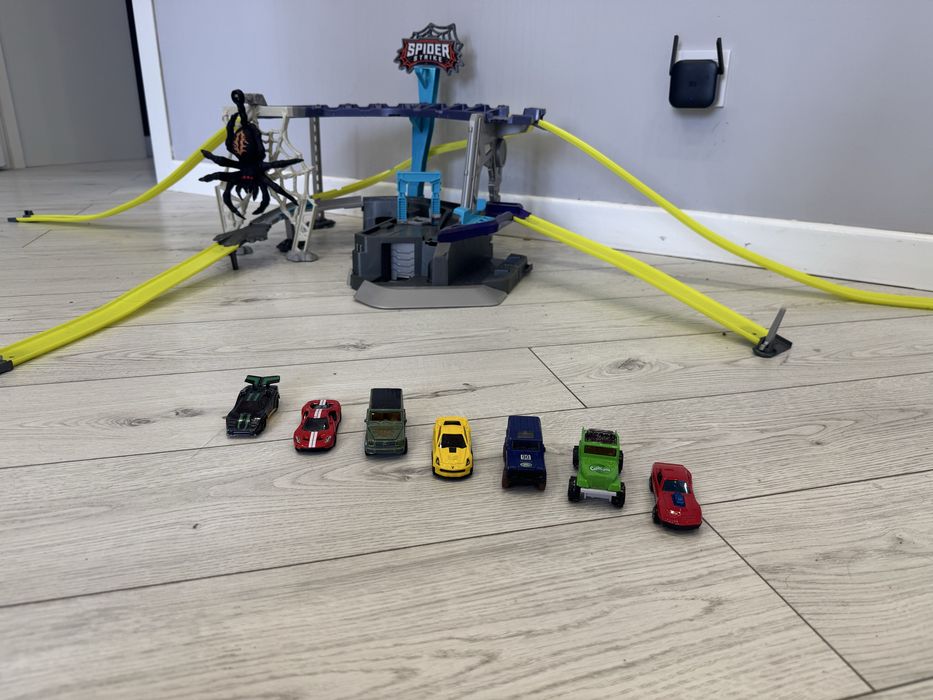 Трек hot wheels паук