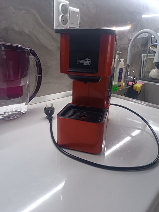 Кафе машина не различимо от нова