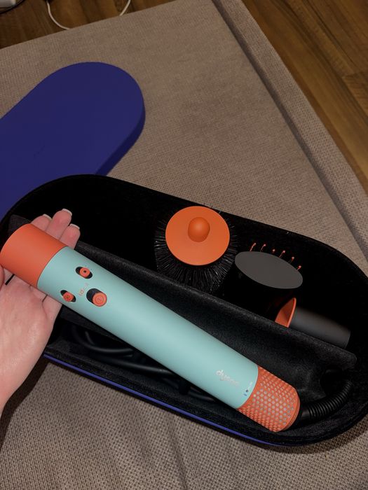 Vând Dyson Airwrap i.d. Straight + Wavy