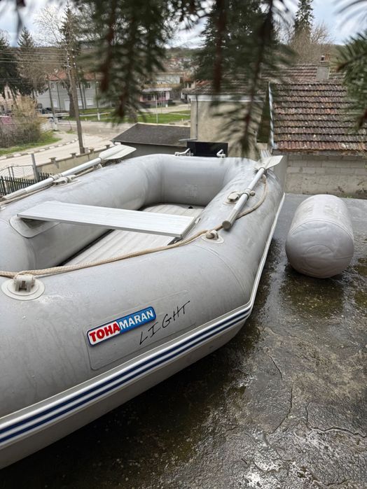 Продавам лодка Tohamaran 2,80