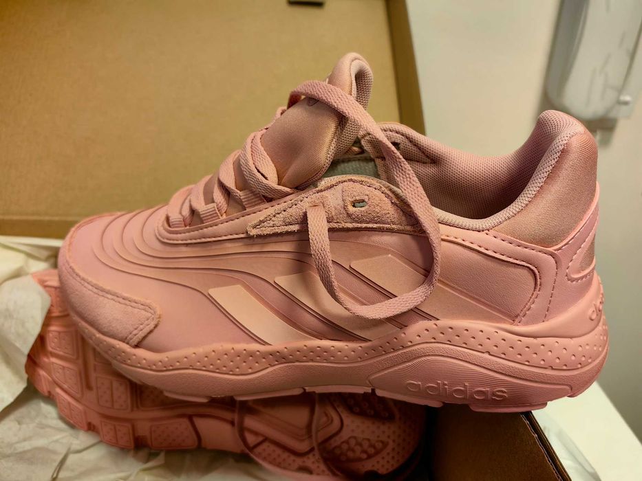 Нови Оригинални маратонки Adidas