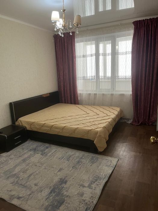 Шкаф и кровать с тумбочкой