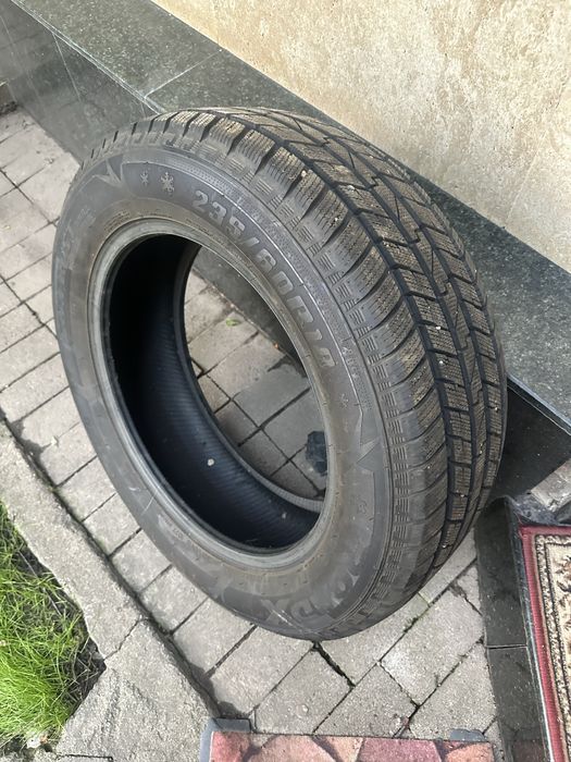 Шины 2 штуки 235/60/18
