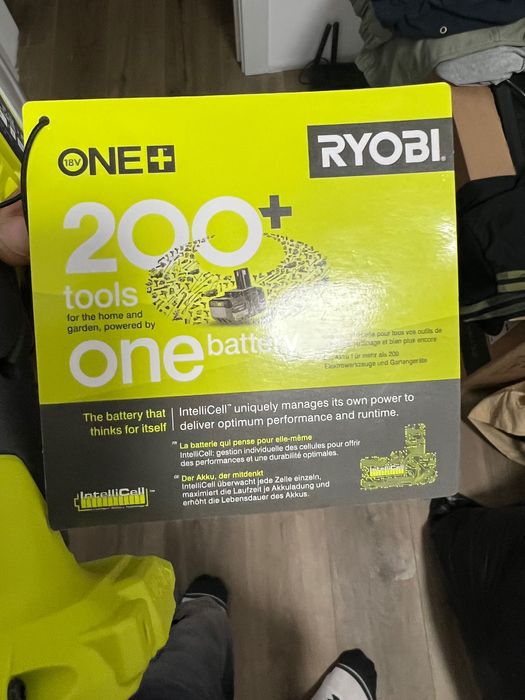 Masina de găurit si insurubat cu percutie RYOBI