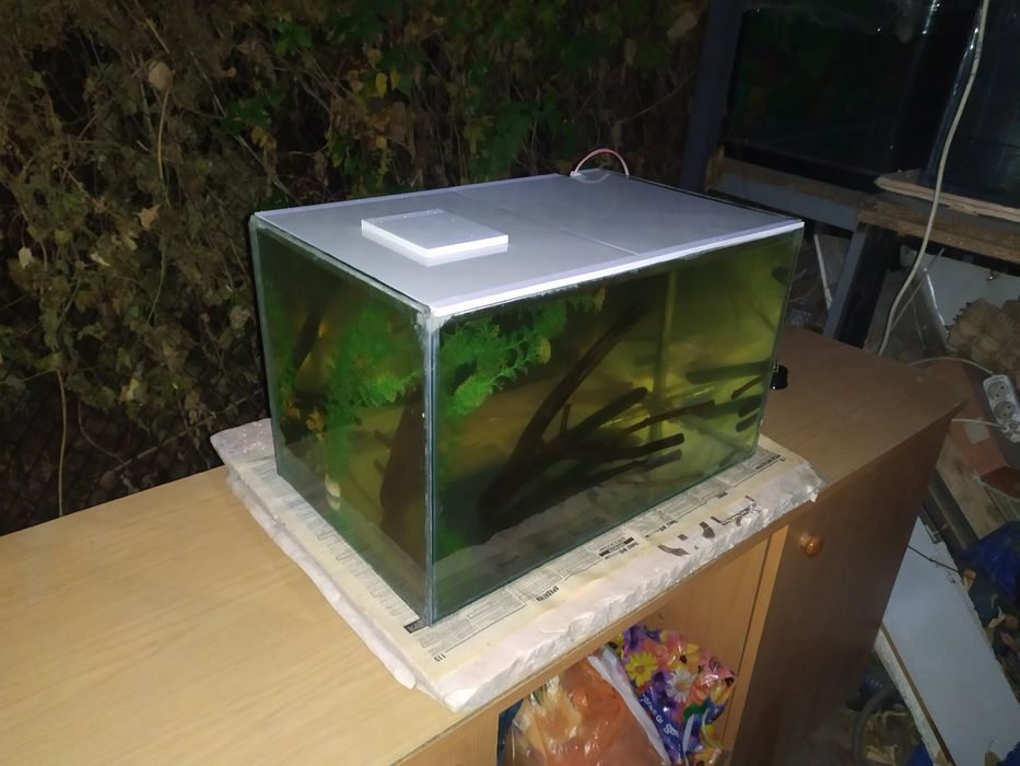 Аквариум 46л + бонусы и рыбки.
