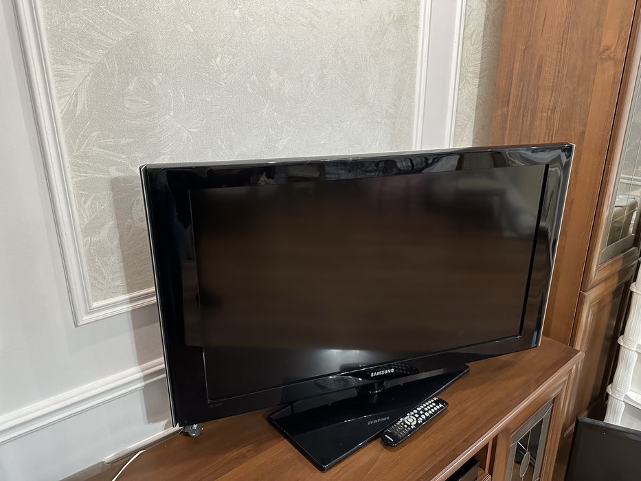 Продам Samsung телевизор с пультом