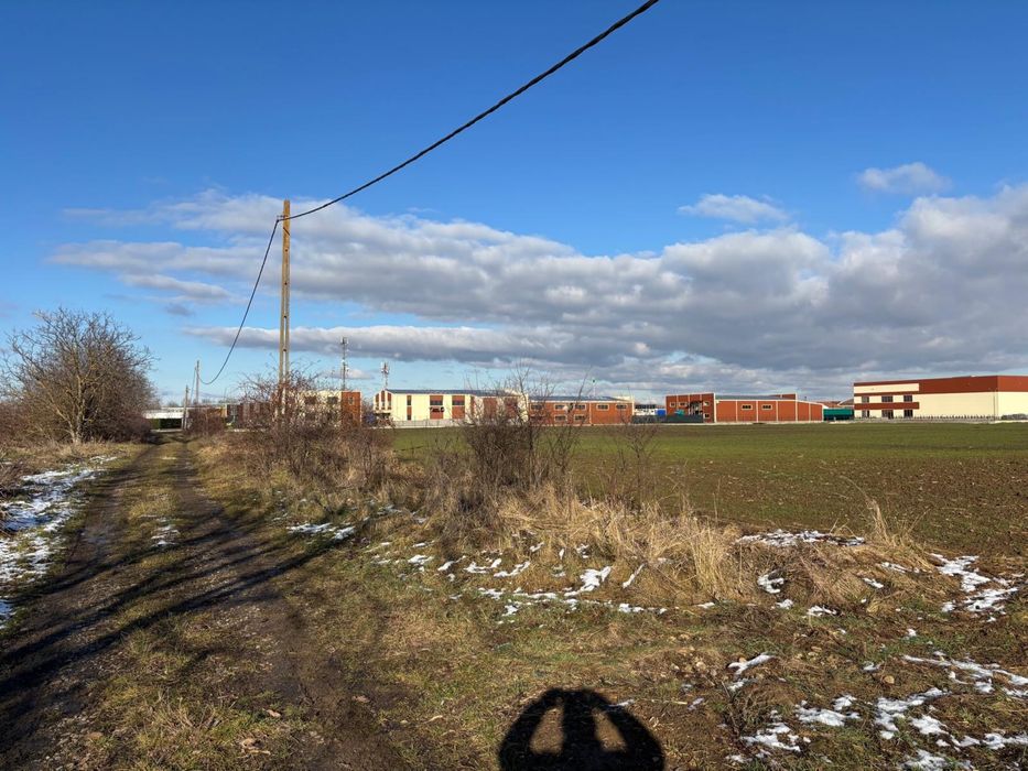 Vand Teren Intravilan-Bors-Vis a Vis de Nord-Vest Camioan-PUZ Aprobat