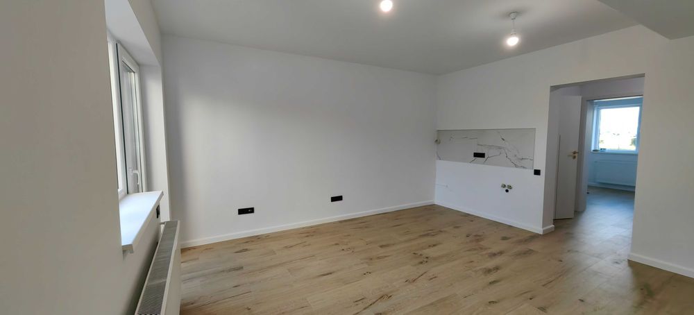 Studio recent renovat cu curte si loc de parcare